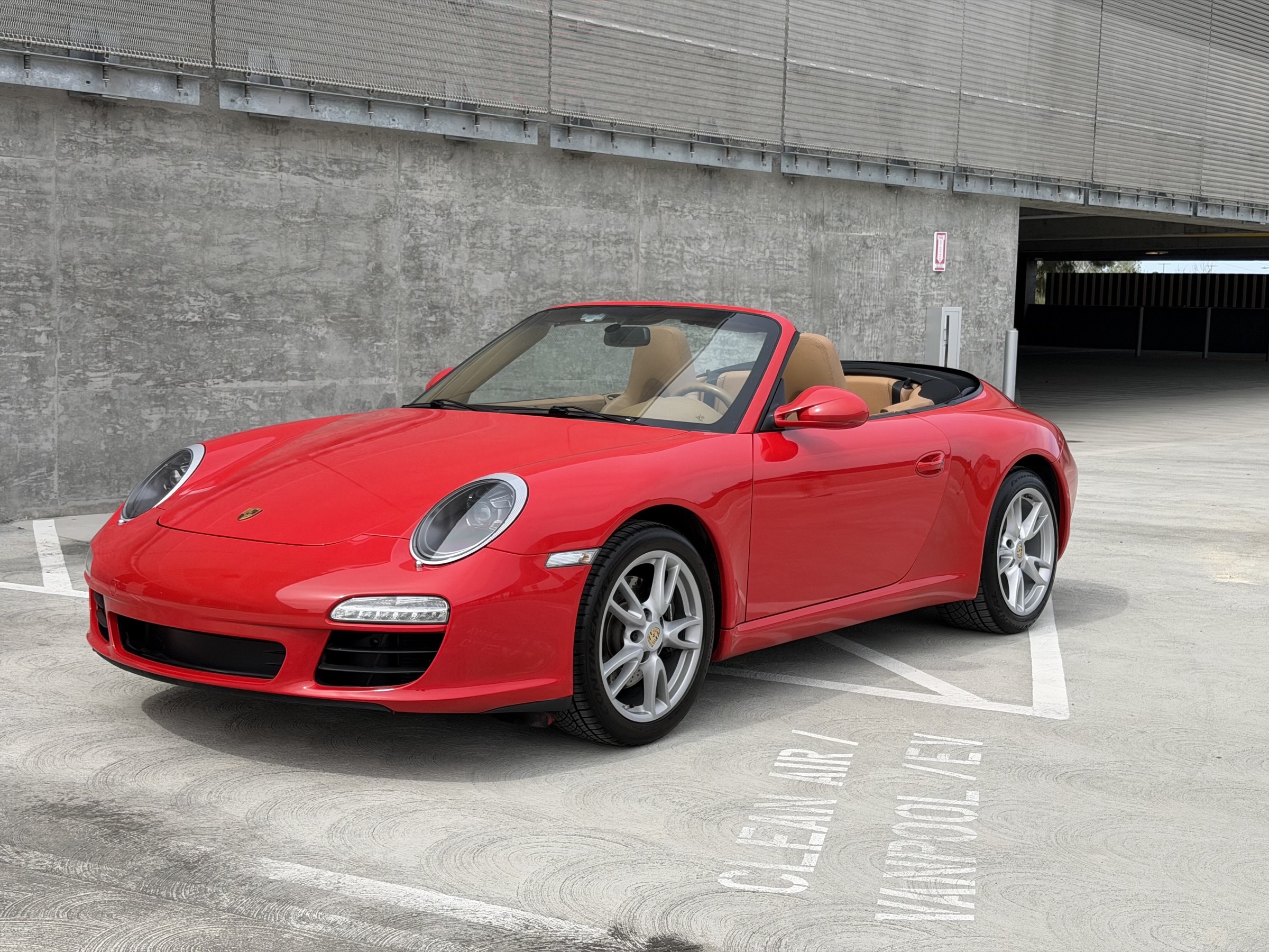 Front three-quarter view outdoors on rooftop, natural light